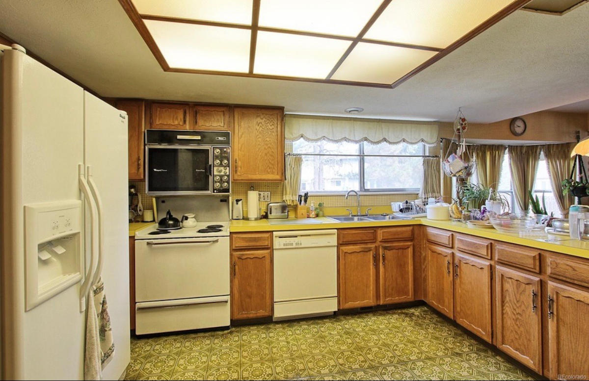 Evergreen dreams: (before) a standard dated kitchen