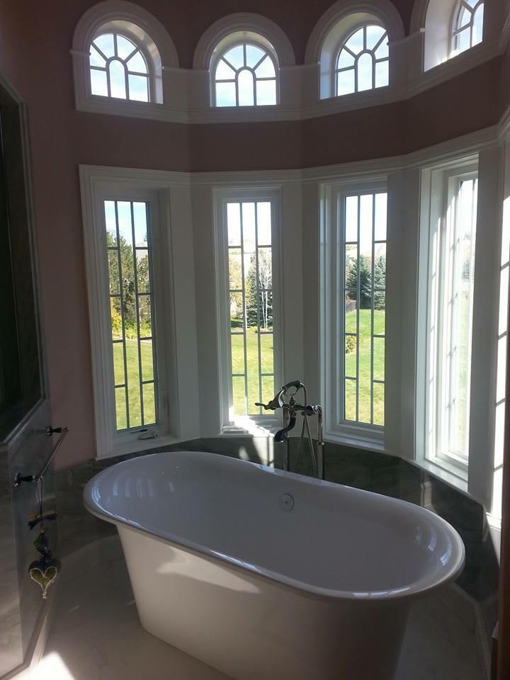 Scenic bathtub: vintage bathtub installation