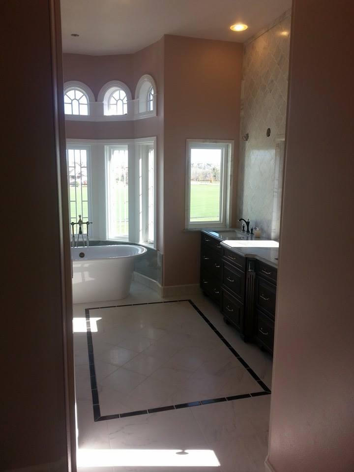 Scenic bathtub: custom floor tiles